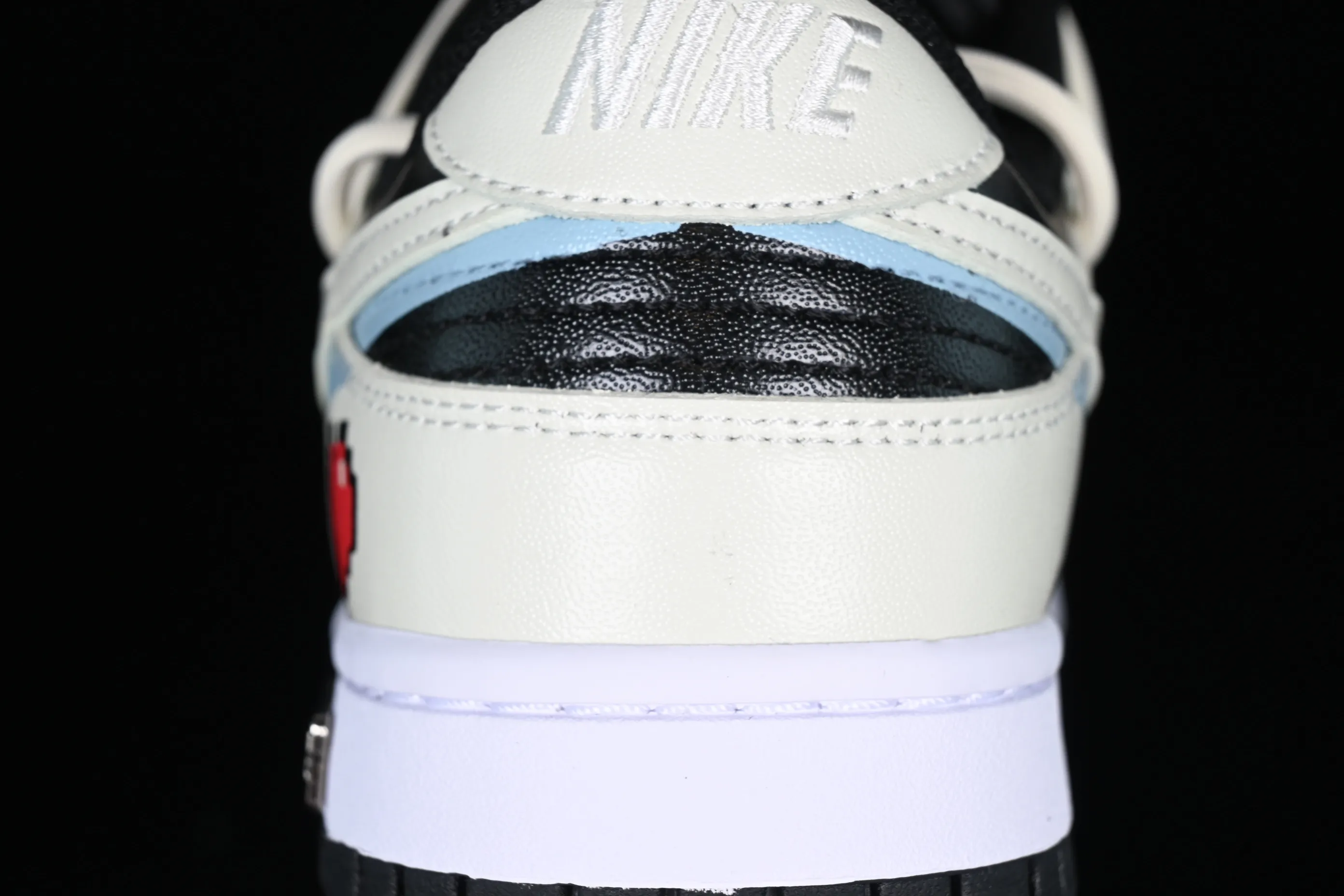 All Categories Nk SB Dunk Series Nk SB Dunk Low Low-top sneakers Customized large box Nk Dunk Low Panda Prank-Reverse Love SB strap low-top casual sneakers CW1590-100